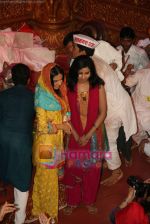 Amrita Rao, Shreya Ghoshal seeks blessings from Lalbaug Ka Raja Ganpati on 30th Aug 2009 (4).jpg